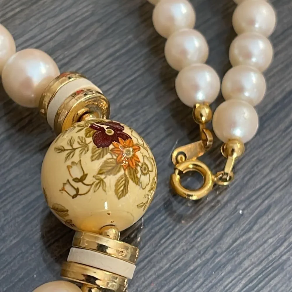 Vintage Japan Floral & Faux Pearl Beaded Necklace